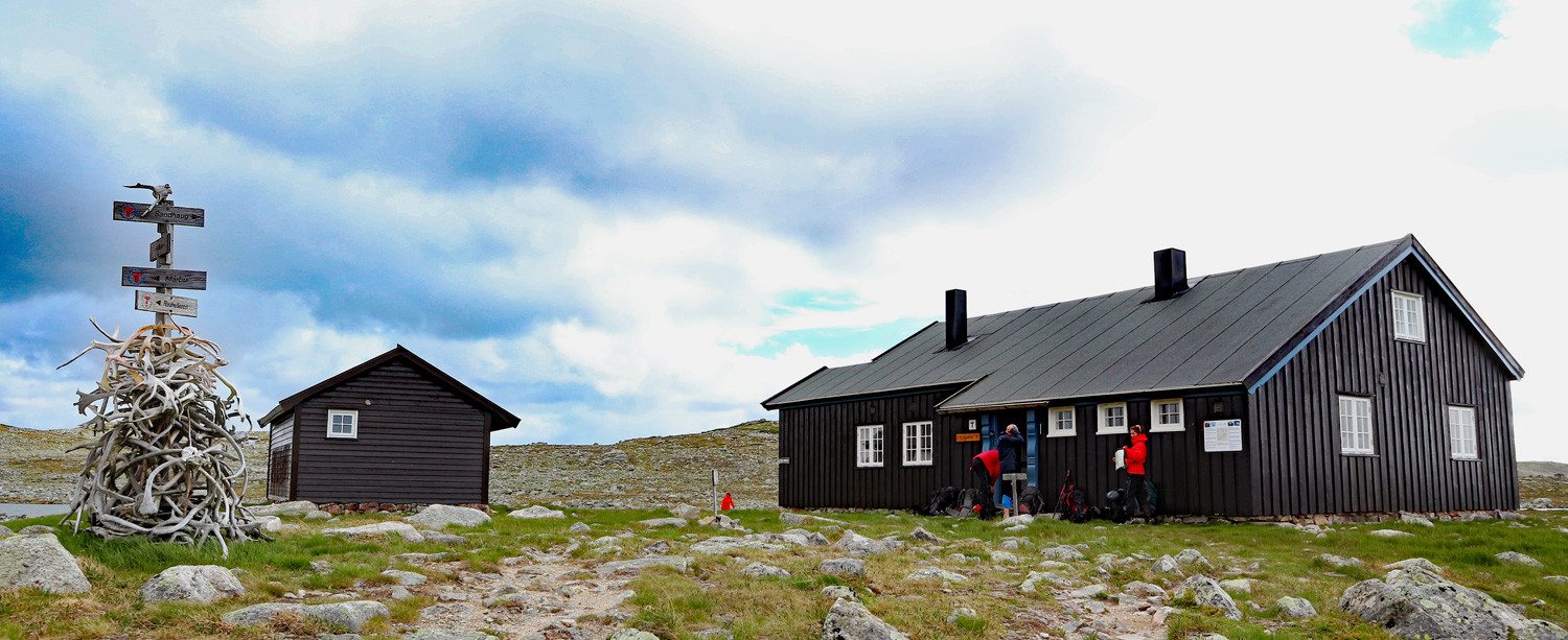 Viddeutsikt mellom Rauhelleren og Lågaros