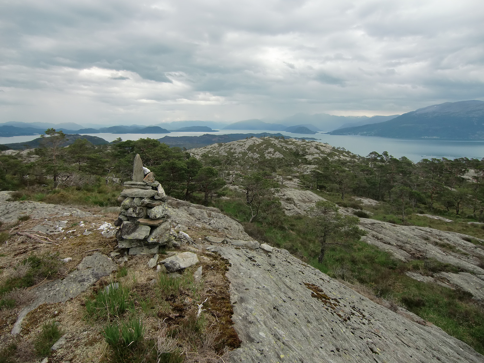 Fjelltur til Kongshaug (229moh) på øya Skorpo