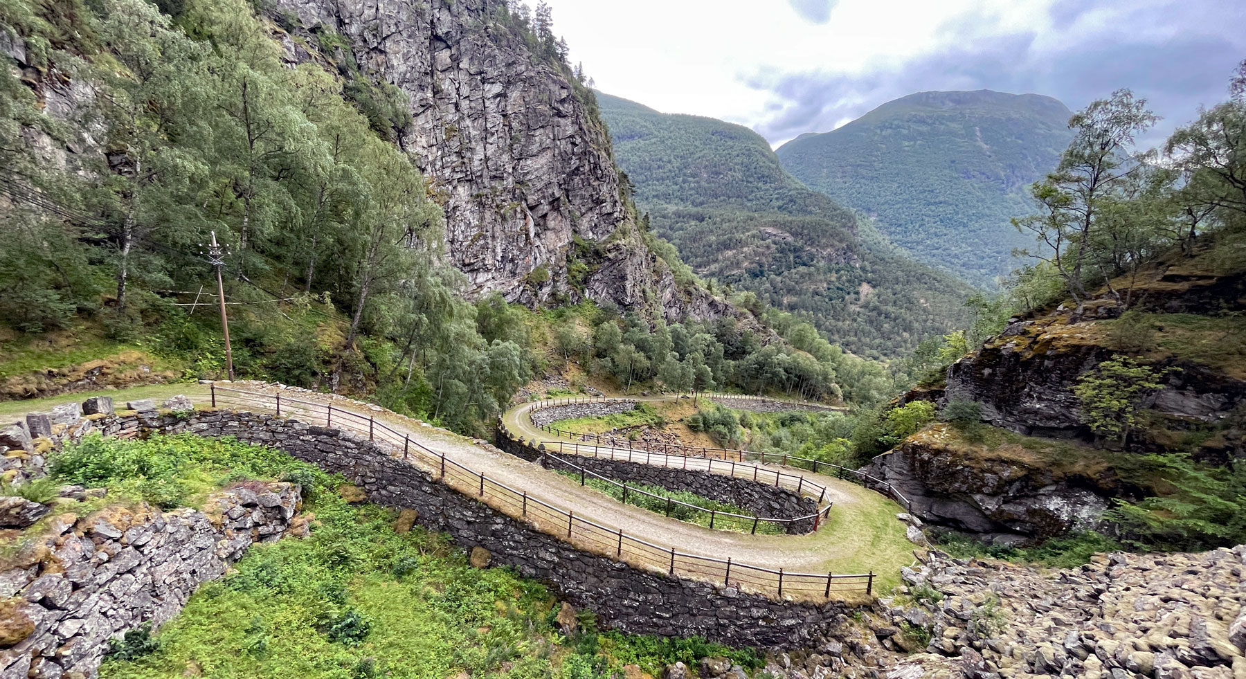 Vindhellavegen i Lærdal