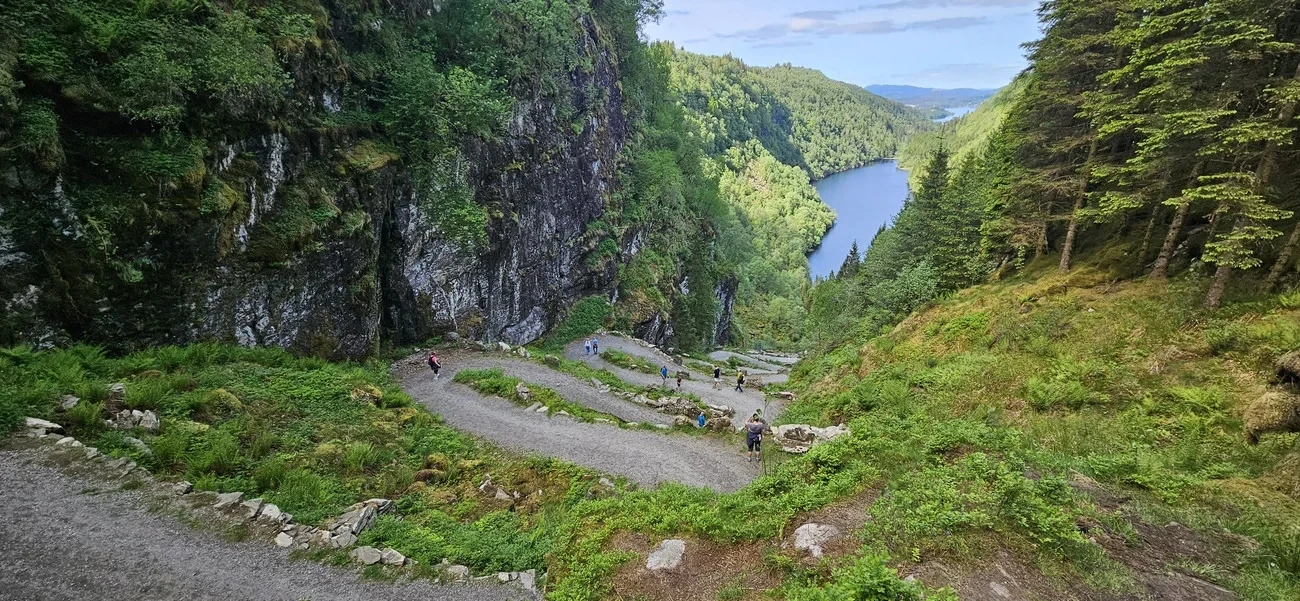 Kossdalssvingene på Osterøy – hårnålssvinger opp dalsiden
