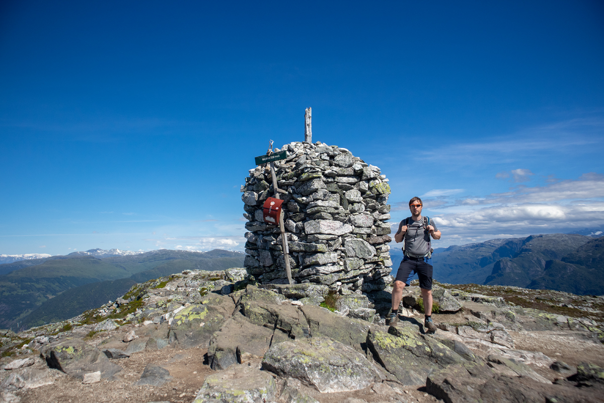 Fjelltur til Molden (1116 moh) fra Marifjøra