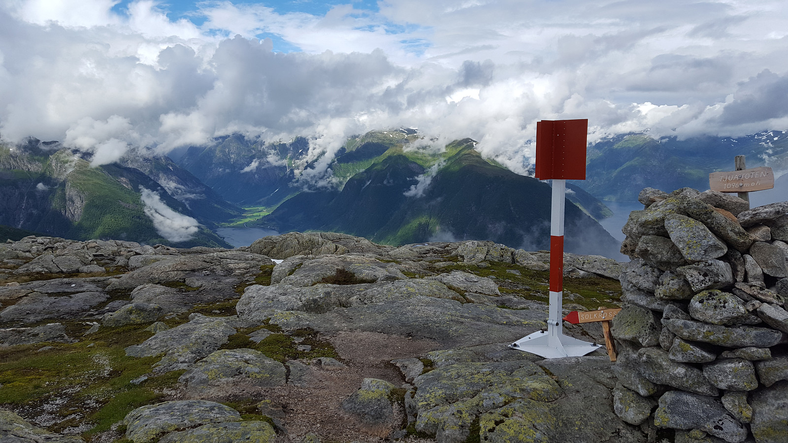 Fjelltur til Tjugatoten (1098 moh) fra Lunde