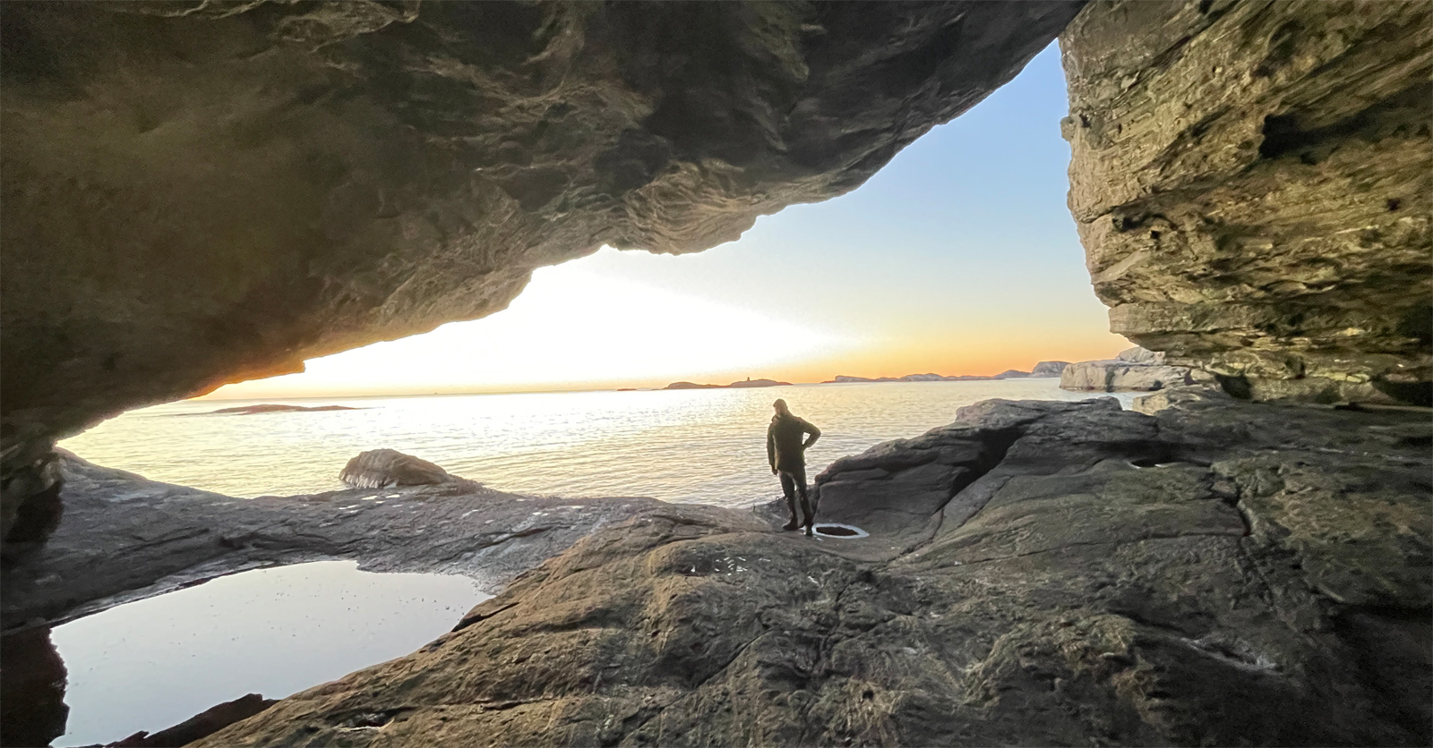 Vandretur til Bekhilderen (grotten ved havet) i Telavåg